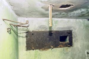 Ligne Maginot - C5B - WEIHER 2 - (Blockhaus pour canon) - Créneau pour FM et orifice pour le périscope de toit