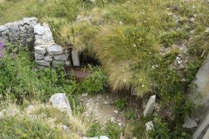 Ligne Maginot - COL DE RAUS - (Abri) - Cuve C2 (gauche) , tranchée couverte T2, abri A1 (droite)