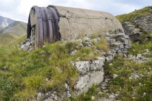 Ligne Maginot - COL DE RAUS - (Abri) - Au premier plan cuve C6, abri A2