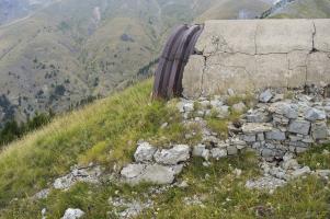 Ligne Maginot - COL DE RAUS - (Abri) - Au premier plan cuve C6, abri A2