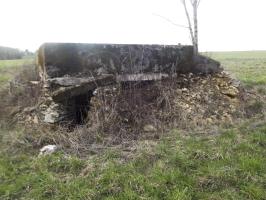 Ligne Maginot - MM272 - LE RATENTOUT OUEST - (Casemate d'artillerie) - L'entrée avec créneau de tir à droite ( ???) 