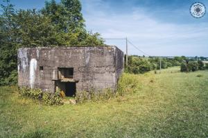 Ligne Maginot - DB373 - LE FOURNEAU - (Blockhaus pour canon) - Vue coté entrée avec le créneau de défense superposé
