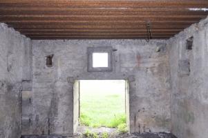 Ligne Maginot - DB373 - LE FOURNEAU - (Blockhaus pour canon) - Vue de l'entrée pièce et du créneau de l'interieur