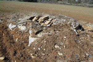 Ligne Maginot - Dt 28 ( Cuve pour arme d'infanterie ) - Située en bordure du talus qui domine Longuyon