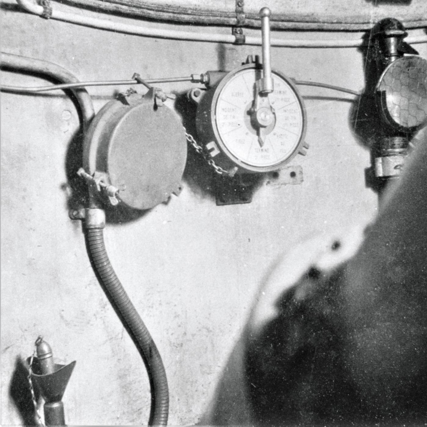 Ligne Maginot - HACKENBERG - A19 - (Ouvrage d'artillerie) - Bloc 10 - la tourelle de mortiers de 81 mm
Étage supérieur, transmetteur d'ordres mécanique Teleflex entre le chambre de tir et le poste de pointage - Inconnu