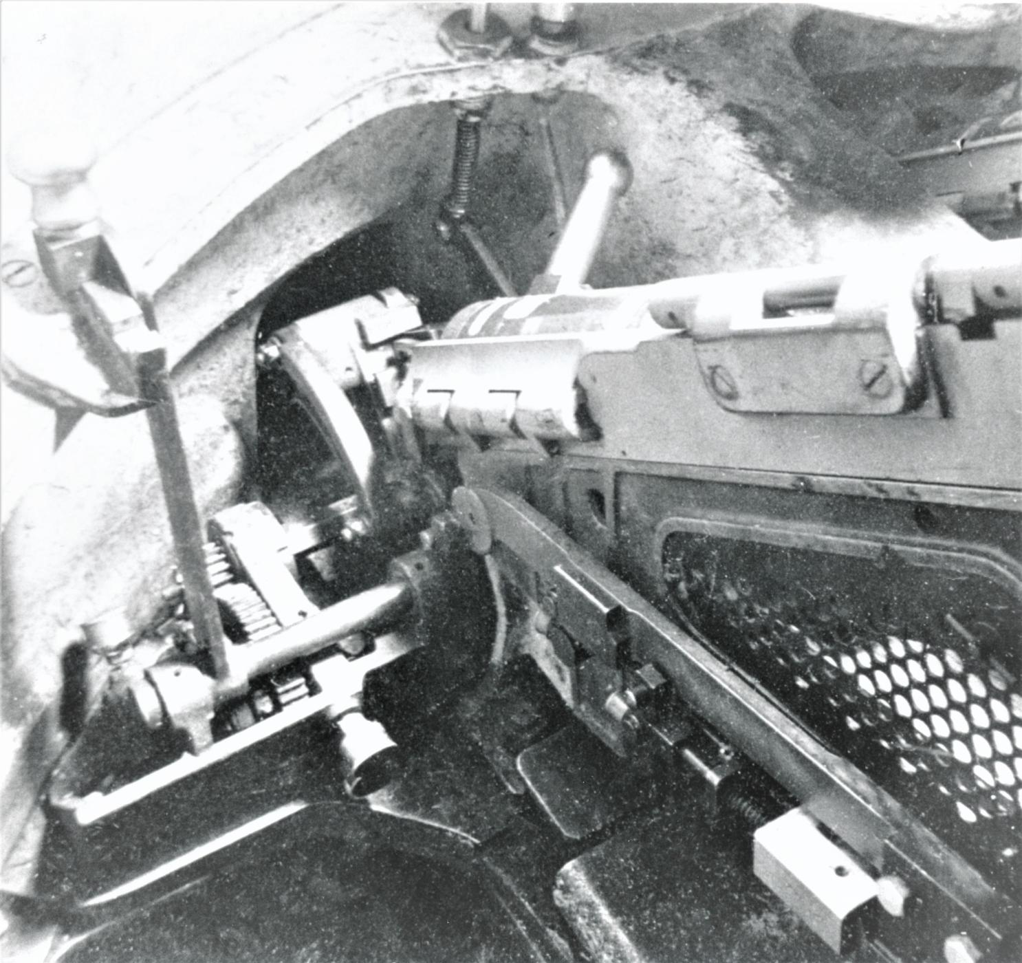 Ligne Maginot - Tourelle modèle 1932 pour deux mortiers de 81 mm - Hackenberg bloc 10
Chambre de tir
Détail culasse et système de chargement - sécurité