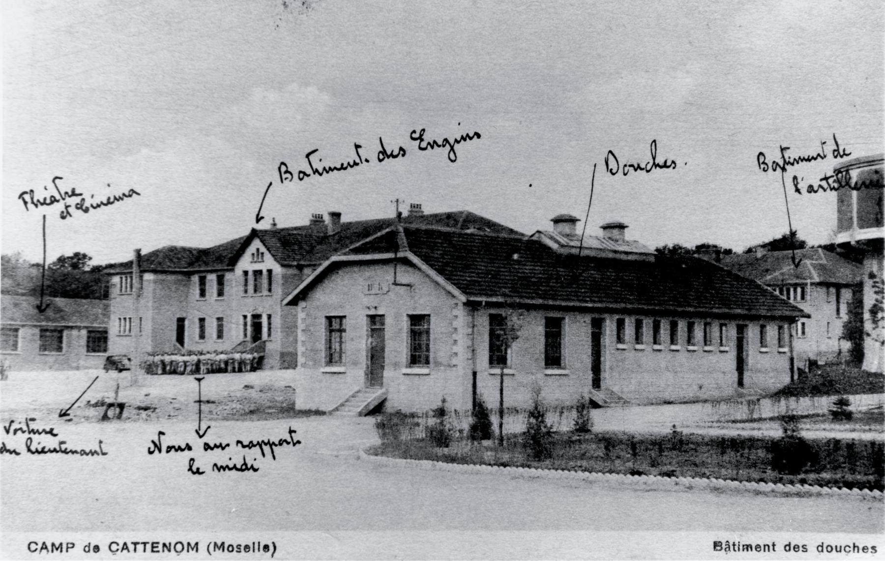 Ligne Maginot - CATTENOM - (Camp de sureté) - Le camp de Cattenom
Bâtiment des douches au premier plan, autres bâtiments annotés - Inconnu - Carte postales Lirot