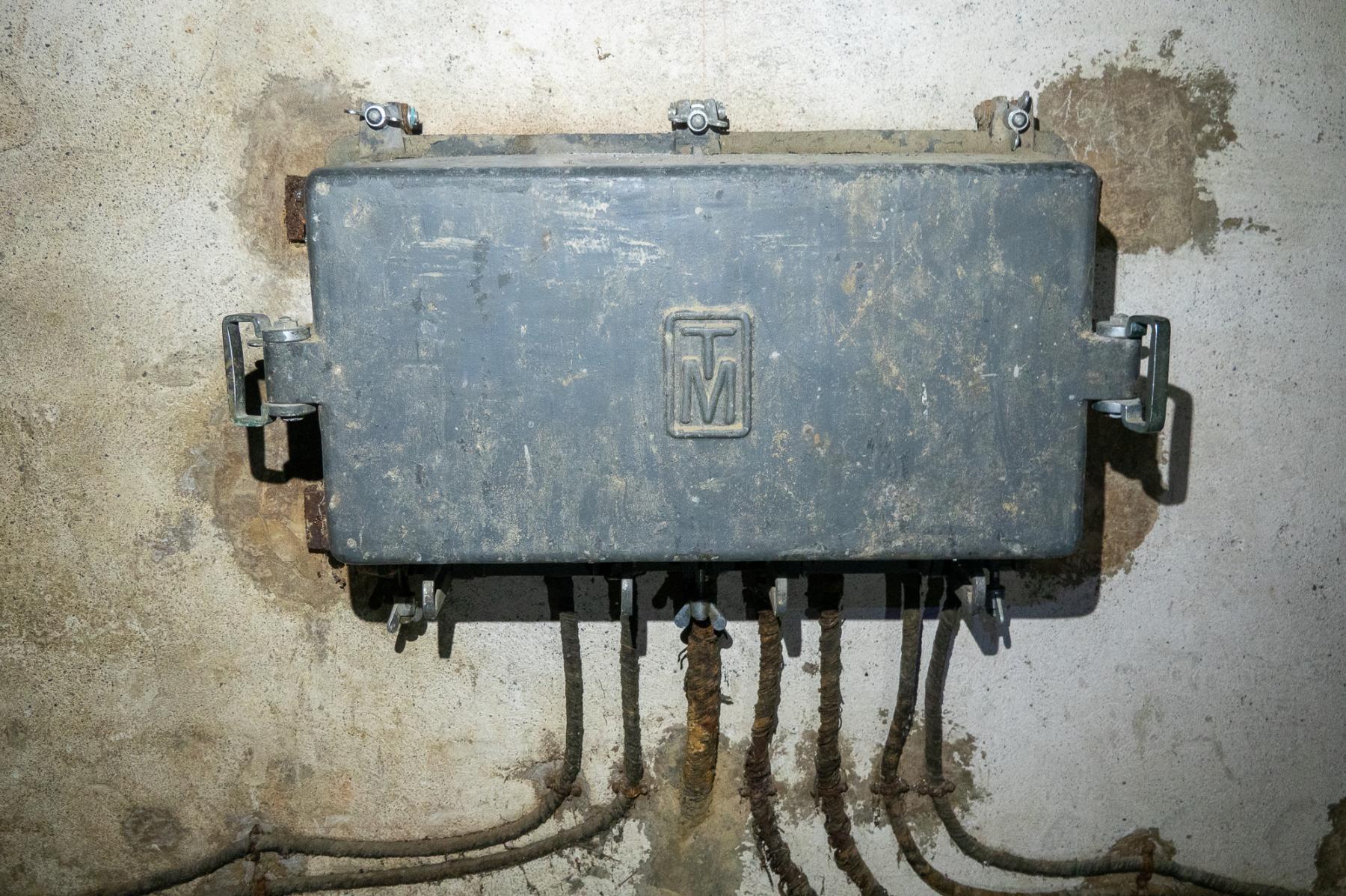 Ligne Maginot - VULMIS OU VULMIX - (Position d'artillerie préparée) - PC de la batterie
Central tir installé dans l'ancien magasin à poudre caverne - Michel Teiten