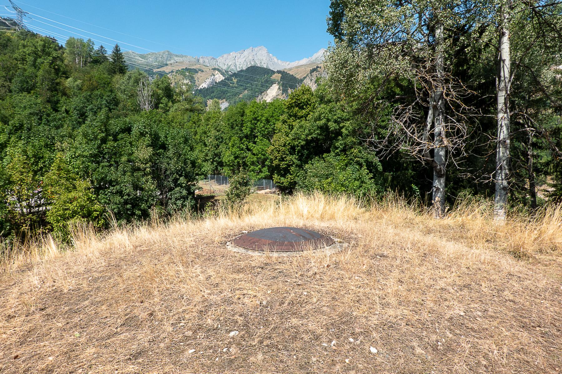 Ligne Maginot - VULMIS OU VULMIX - (Position d'artillerie préparée) - Tourelle mitrailleuse de gauche éclipsée - Michel Teiten