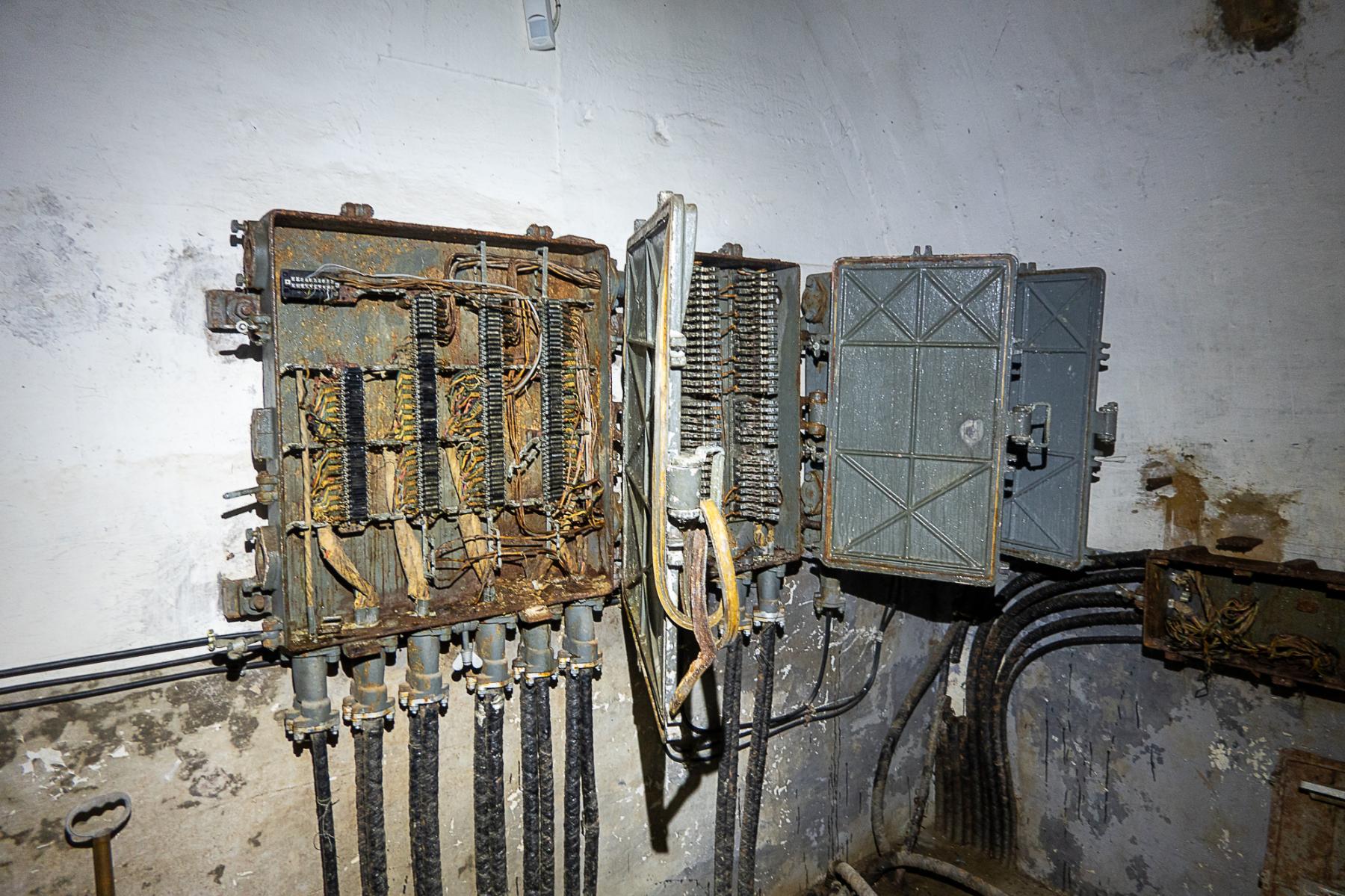 Ligne Maginot - VULMIS OU VULMIX - (Position d'artillerie préparée) - Central téléphonique des années 30 - Michel Teiten