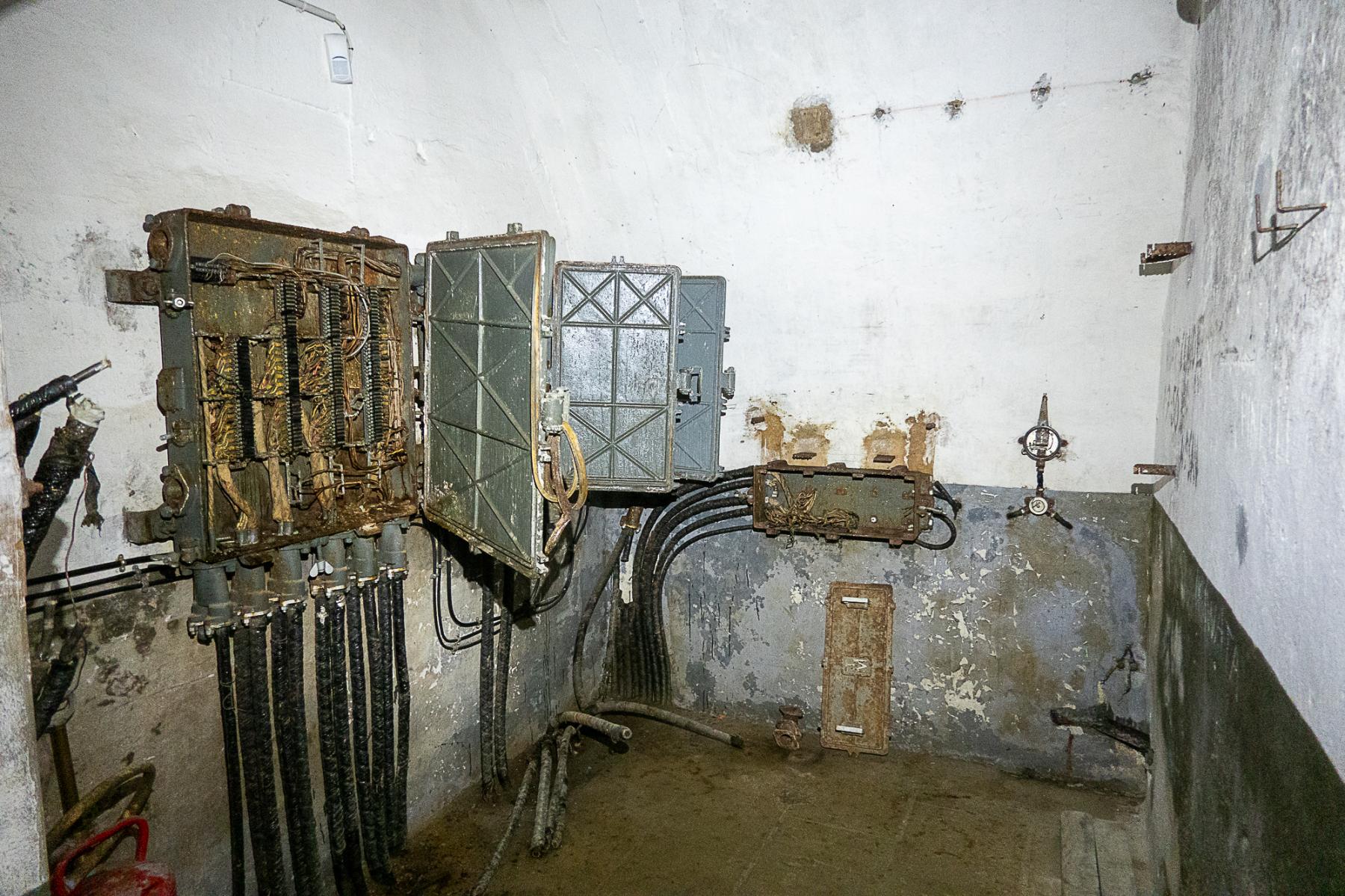 Ligne Maginot - VULMIS OU VULMIX - (Position d'artillerie préparée) - Central téléphonique des années 30 - Michel Teiten