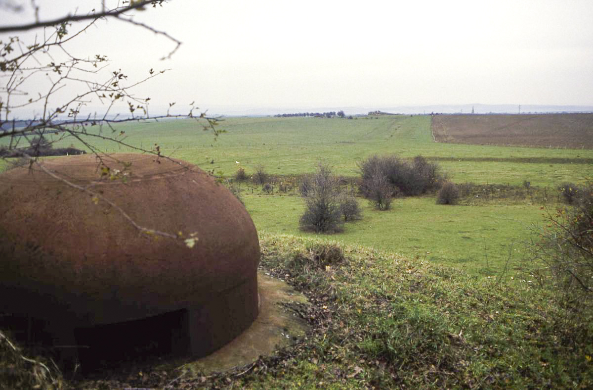 Ligne Maginot - COUME - A 31 - (Ouvrage d'infanterie) - Bloc 1
Cloche GFM nord et au loin l'annexe Nord