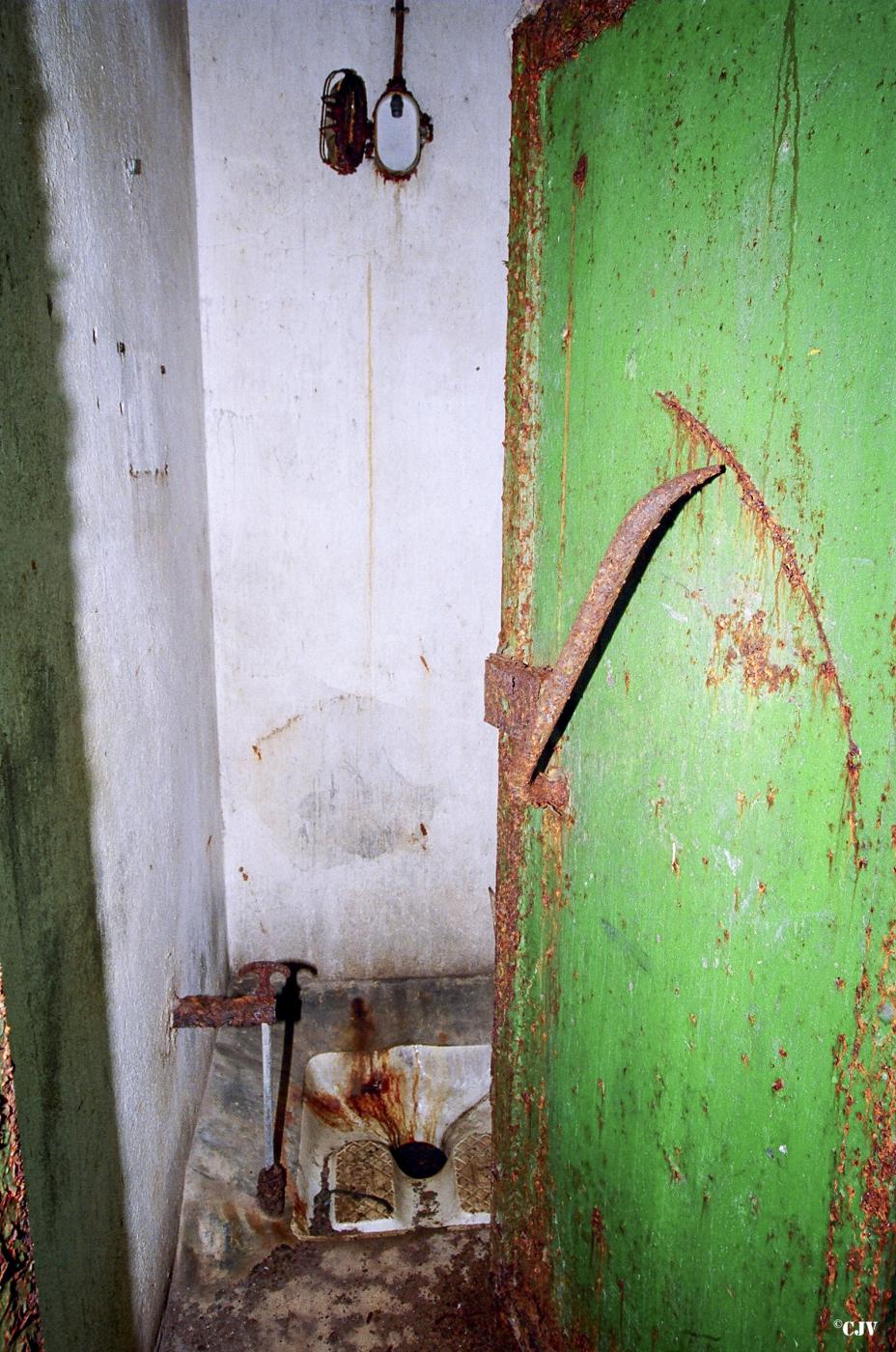 Ligne Maginot - COUME - A 31 - (Ouvrage d'infanterie) - Bloc 2
Latrine - Lia VERMEULEN