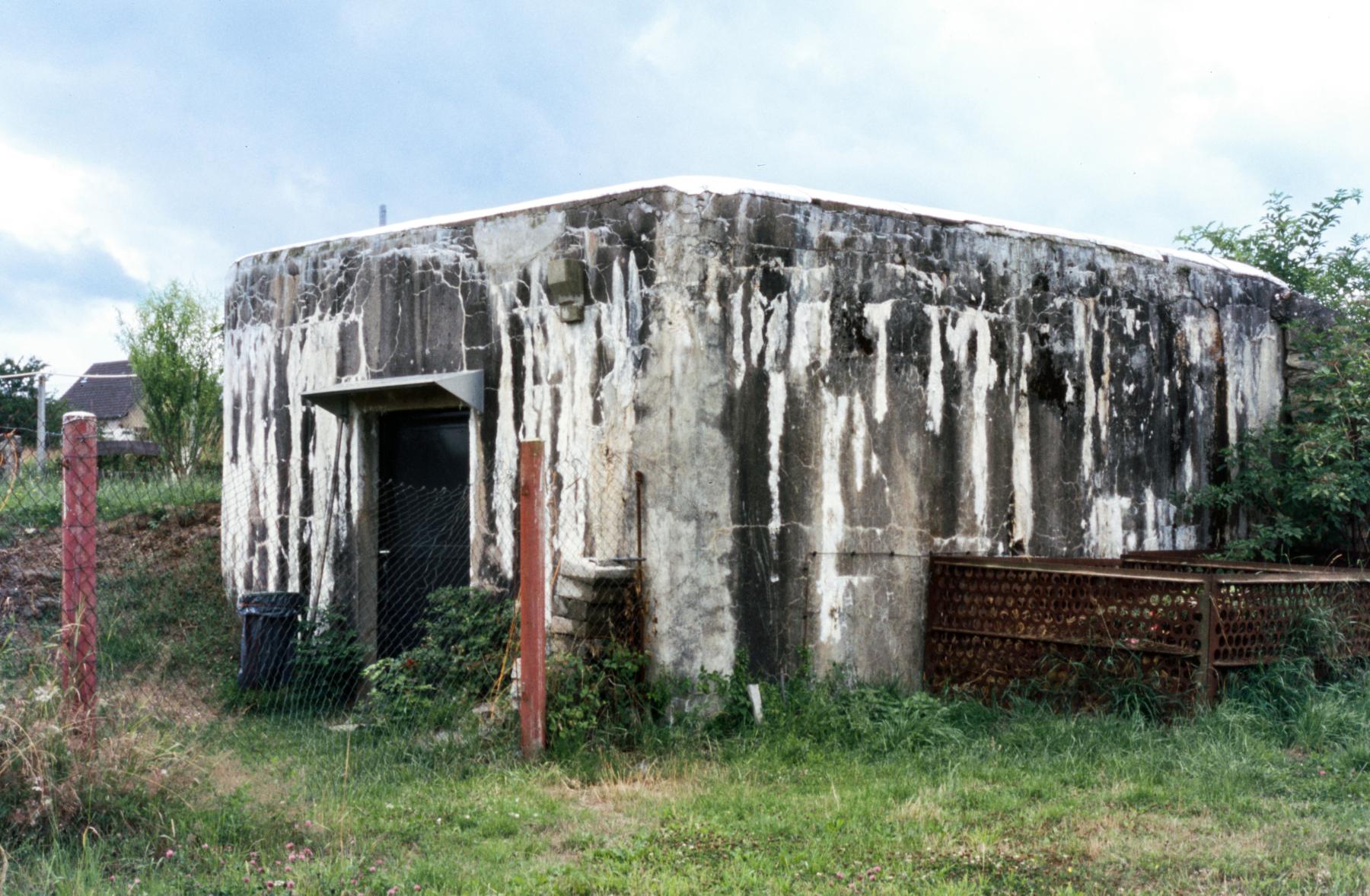 Ligne Maginot - HIRBACH 3 - (Blockhaus pour canon) - La face arrière et l'entrée - MANSUY Michel