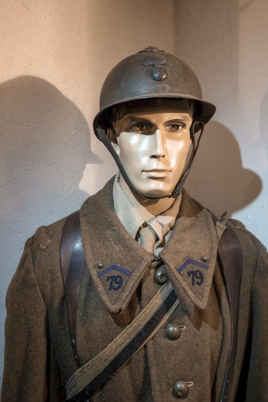 Ligne Maginot - OBERROEDERN SUD - RIEFFEL - (Casemate d'infanterie - Double) - Mannequin avec uniforme du 79° RIF à l'entrée de la chambre de troupe