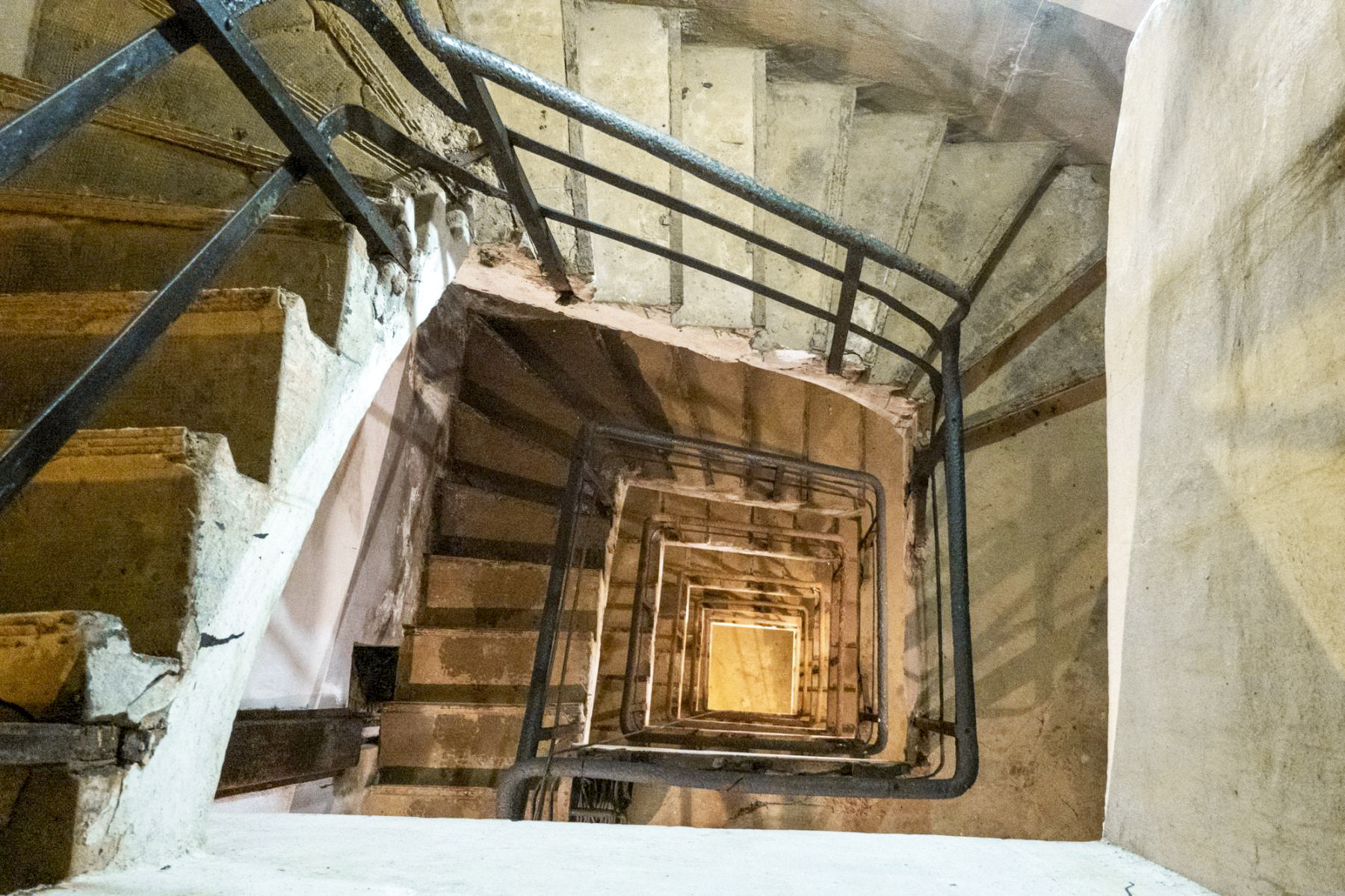 Ligne Maginot - SCHOENENBOURG - (Ouvrage d'artillerie) - Bloc 6
Cage d'escaliers - Michel Teiten