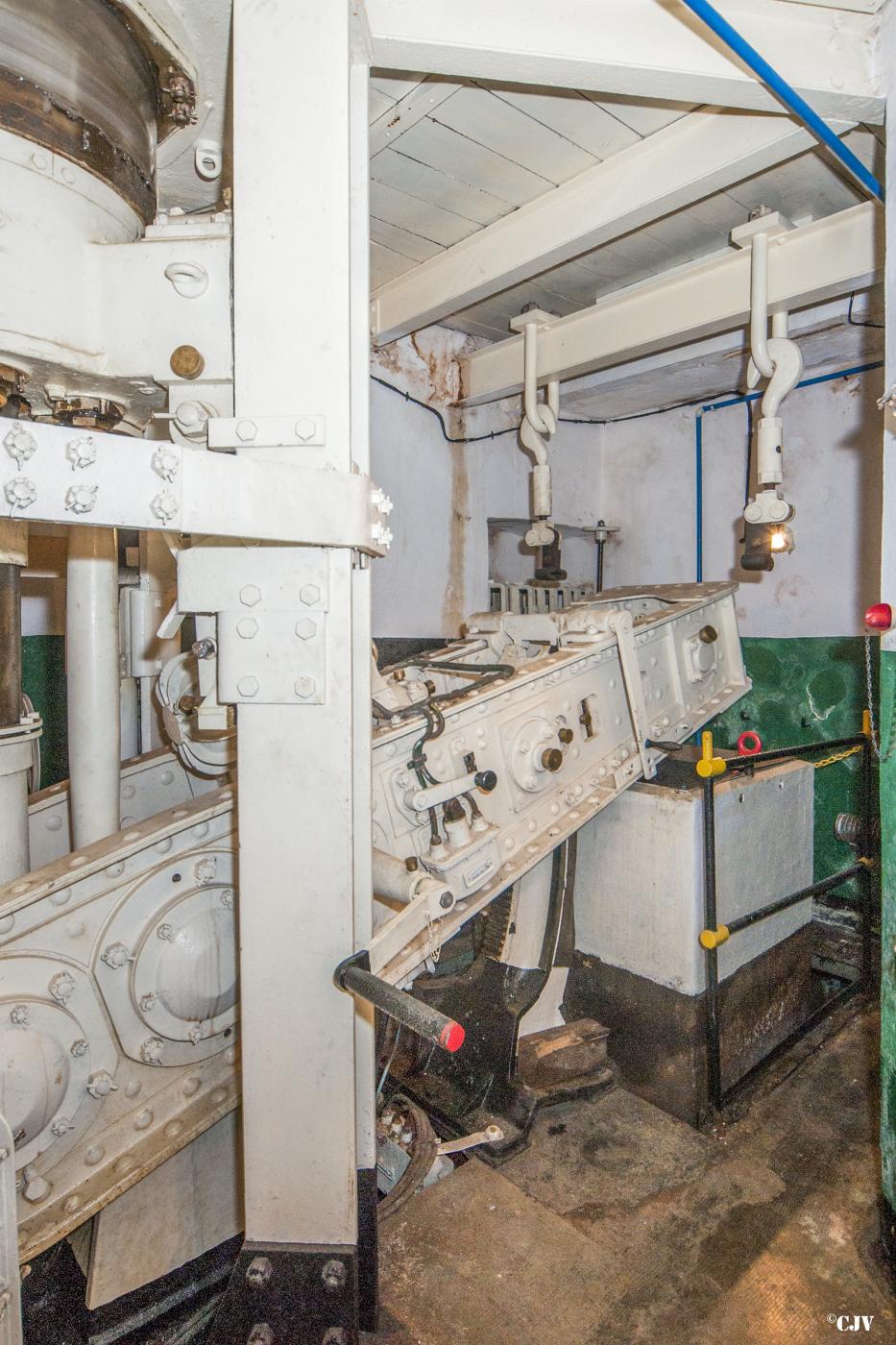 Ligne Maginot - IMMERHOF - A10 (Ouvrage d'infanterie) - Bloc 3
Etage inférieur
Le balancier de la tourelle