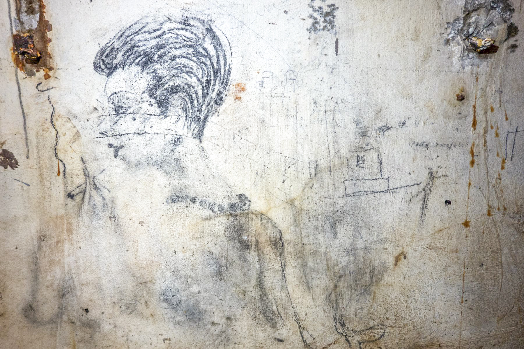 Ligne Maginot - SCHOENENBOURG - (Ouvrage d'artillerie) - Bloc 4
Graffitis dans la chambrée - Michel Teiten