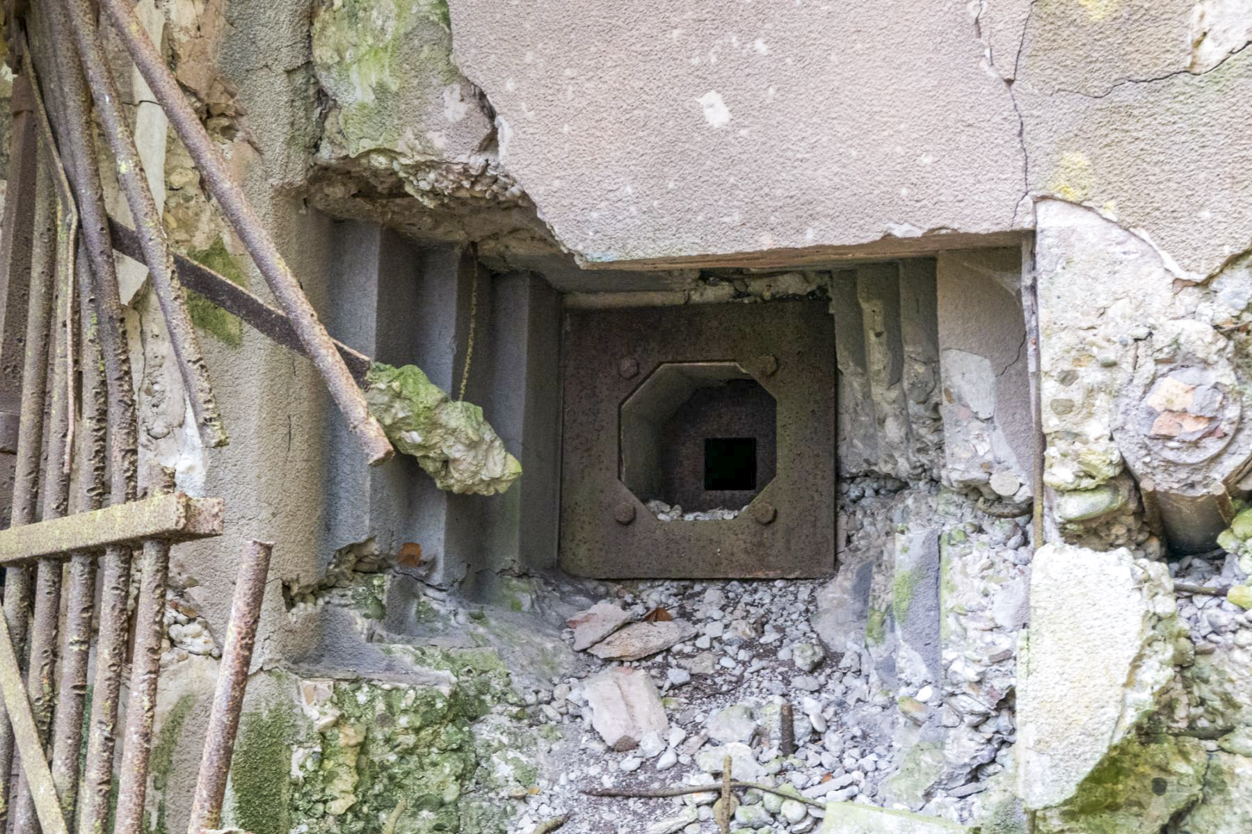 Ligne Maginot - HOCHWALD C1 - (Casemate d'infanterie - Simple) - Créneau FM - Michel Teiten