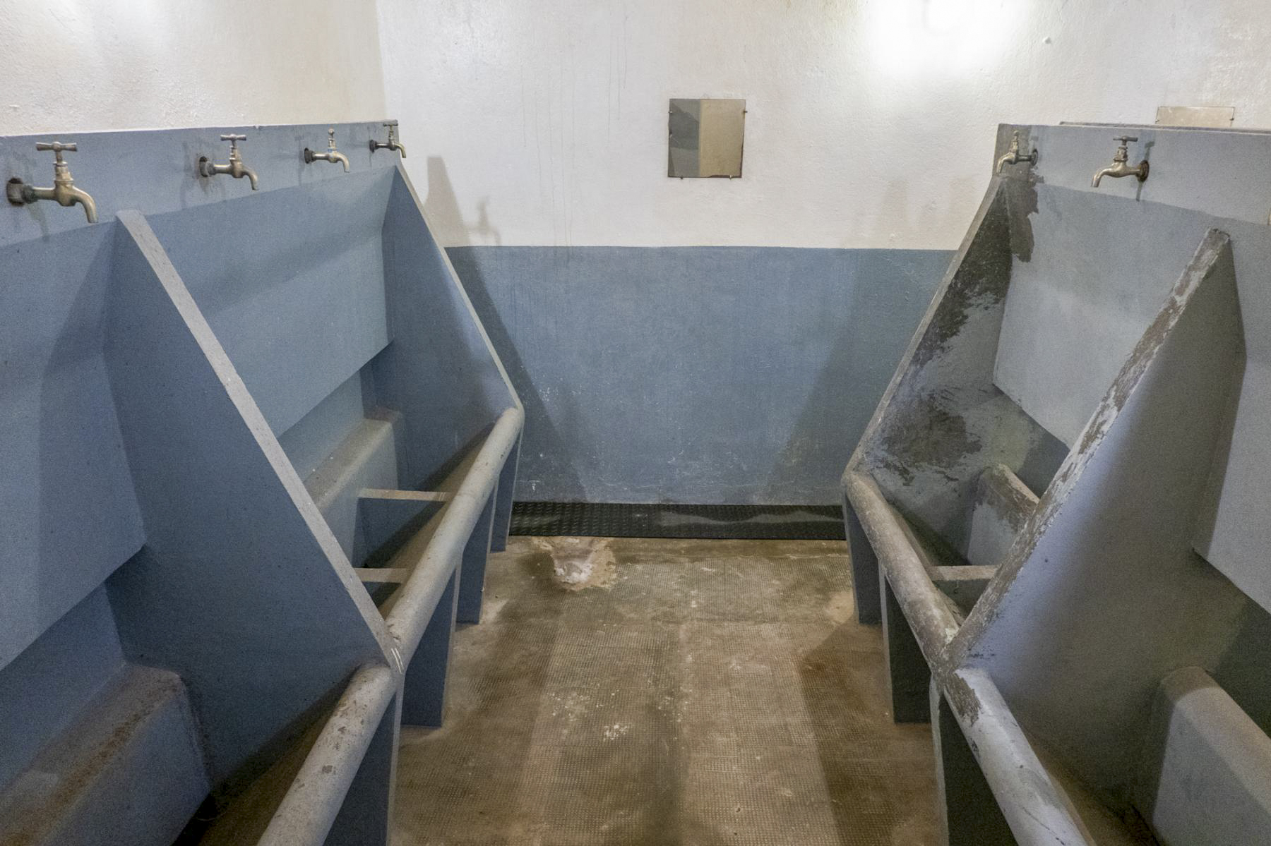 Ligne Maginot - SCHOENENBOURG - (Ouvrage d'artillerie) - Casernement
Lavabos - Michel Teiten