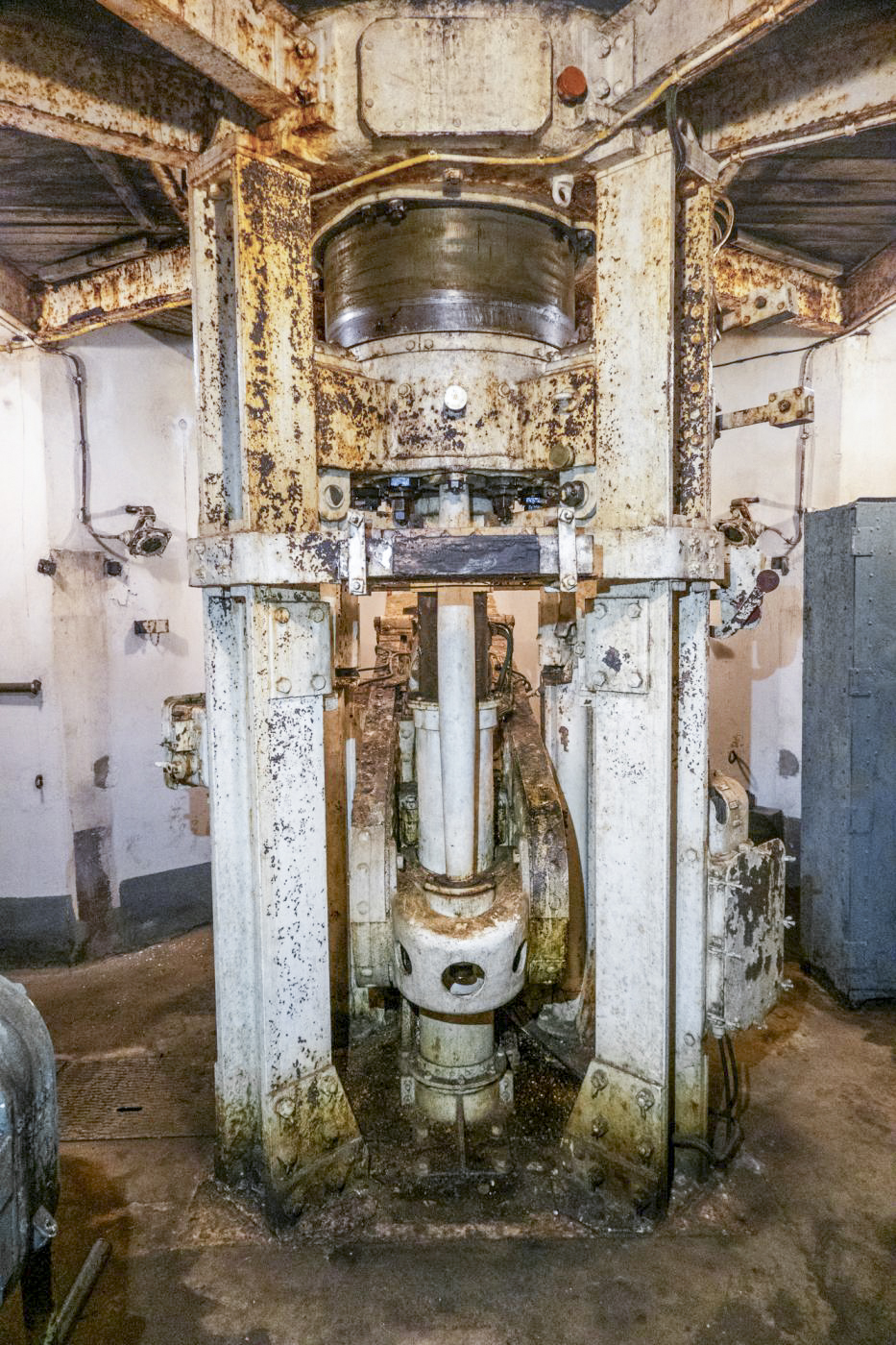 Ligne Maginot - SCHOENENBOURG - (Ouvrage d'artillerie) - Bloc 5
Etage inférieur de la tourelle de 81 - Michel Teiten