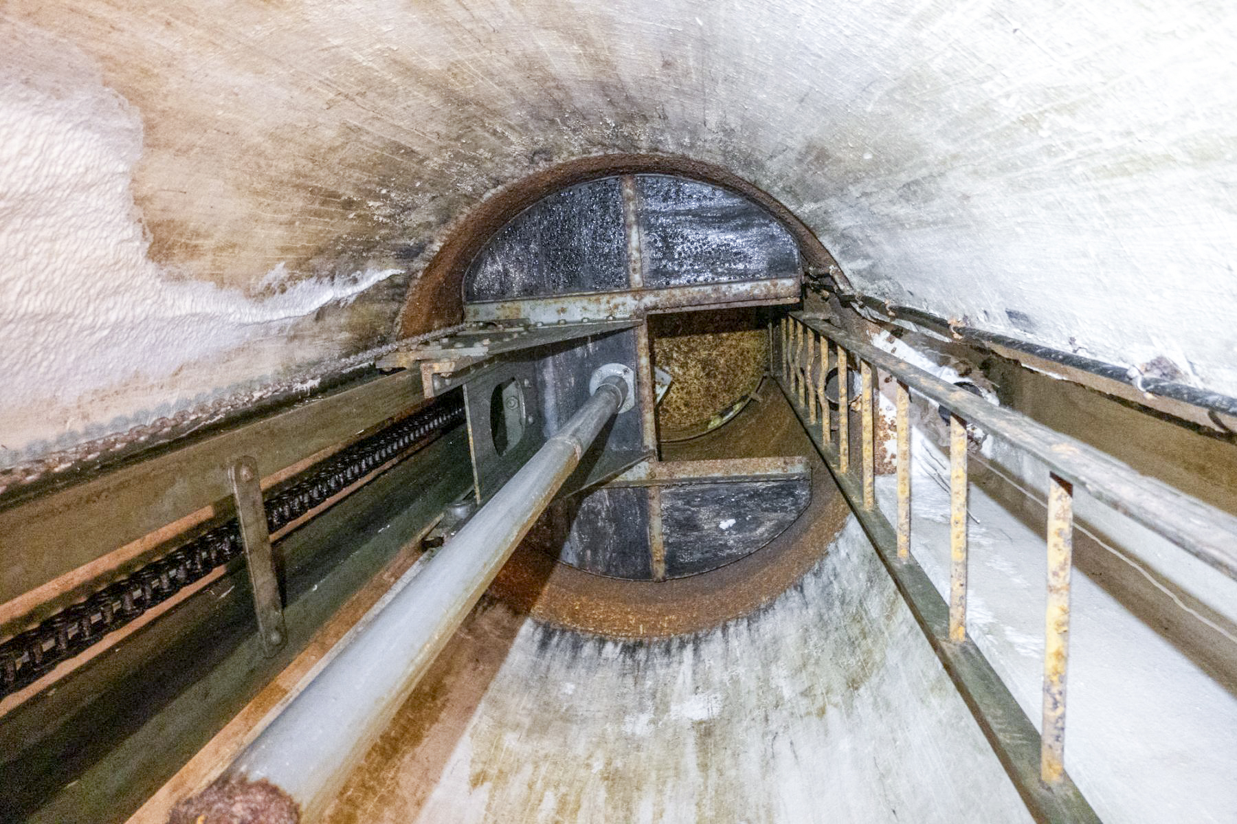 Ligne Maginot - SCHOENENBOURG - (Ouvrage d'artillerie) - Bloc 5
Puits de la cloche GFM - Michel Teiten