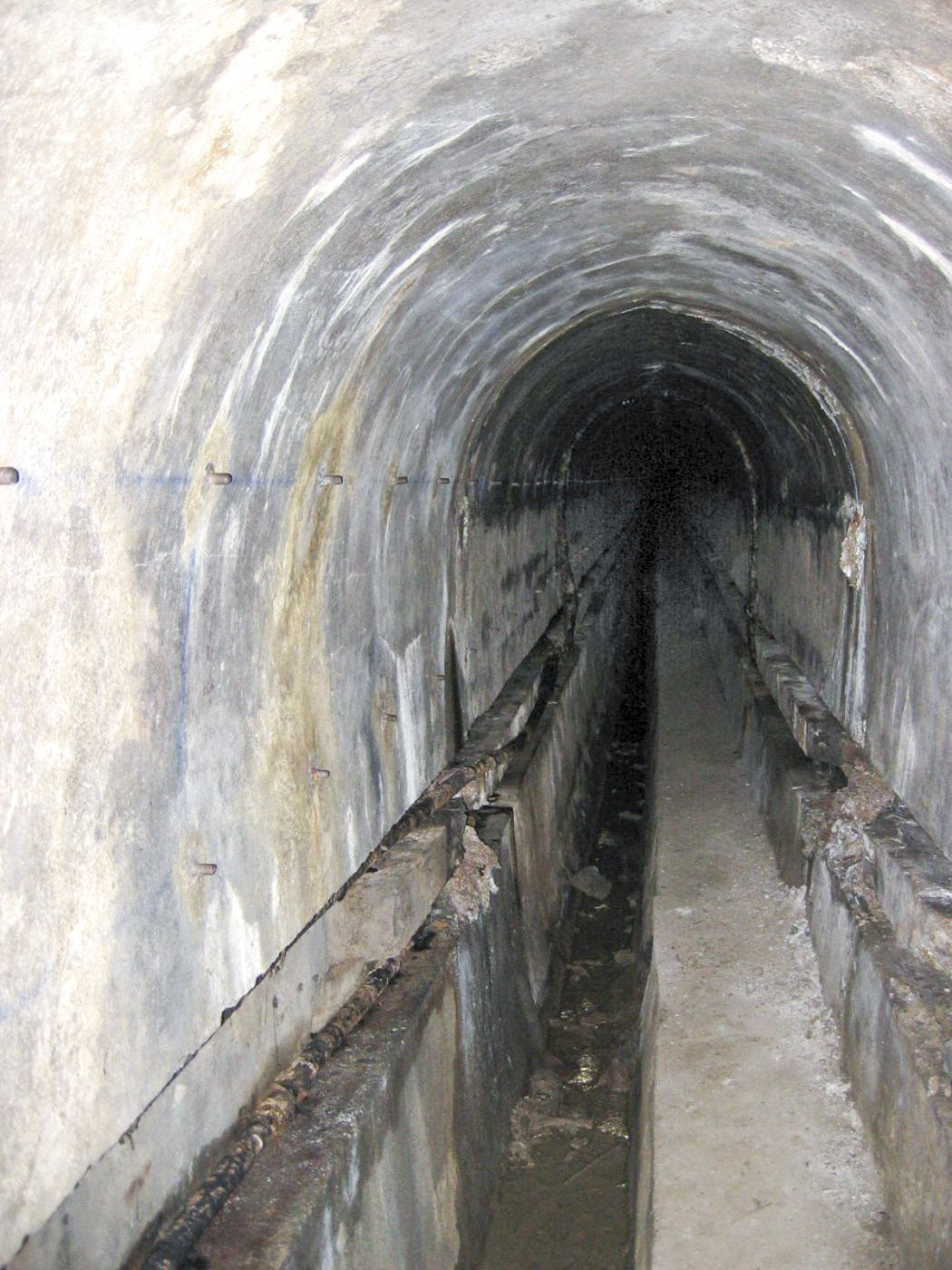 Ligne Maginot - SOETRICH - A11 - (Ouvrage d'artillerie) - Egout visitable - Michel Teiten