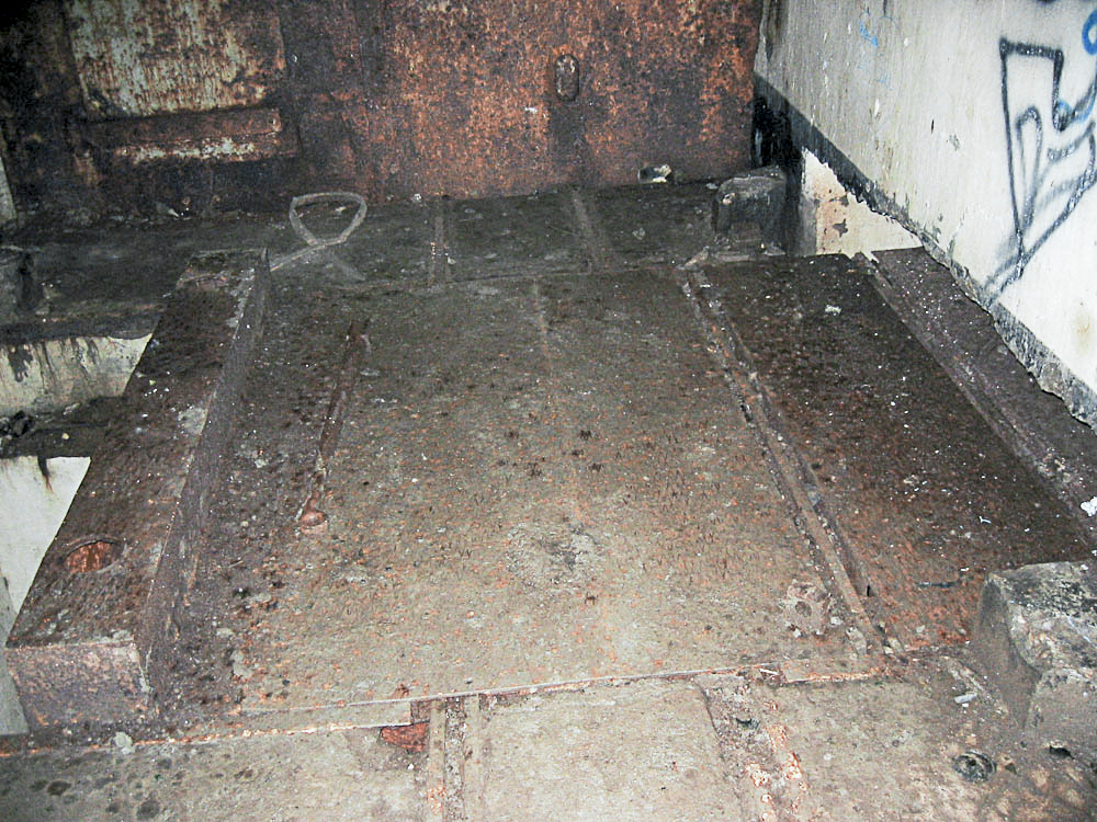 Ligne Maginot - SOETRICH - A11 - (Ouvrage d'artillerie) - Entrée des Munitions
Pont escamotable dans l'entrée