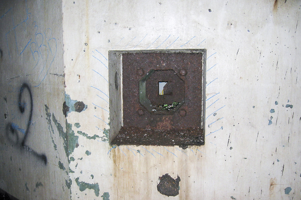 Ligne Maginot - SOETRICH - A11 - (Ouvrage d'artillerie) - Entrée munitions 
Créneau de défense du hall de déchargement