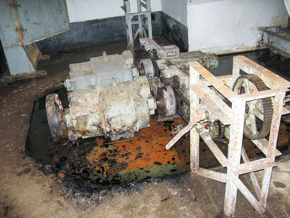 Ligne Maginot - SOETRICH - A11 - (Ouvrage d'artillerie) - Entrée munitions 
Moteurs des monte-charges