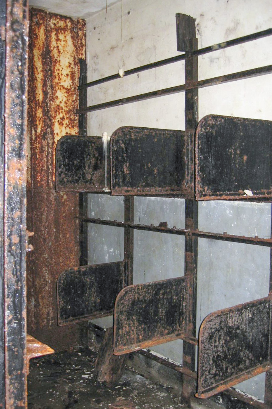 Ligne Maginot - SOETRICH - A11 - (Ouvrage d'artillerie) - Bloc 6
Chambrée à l'étage - Michel Teiten