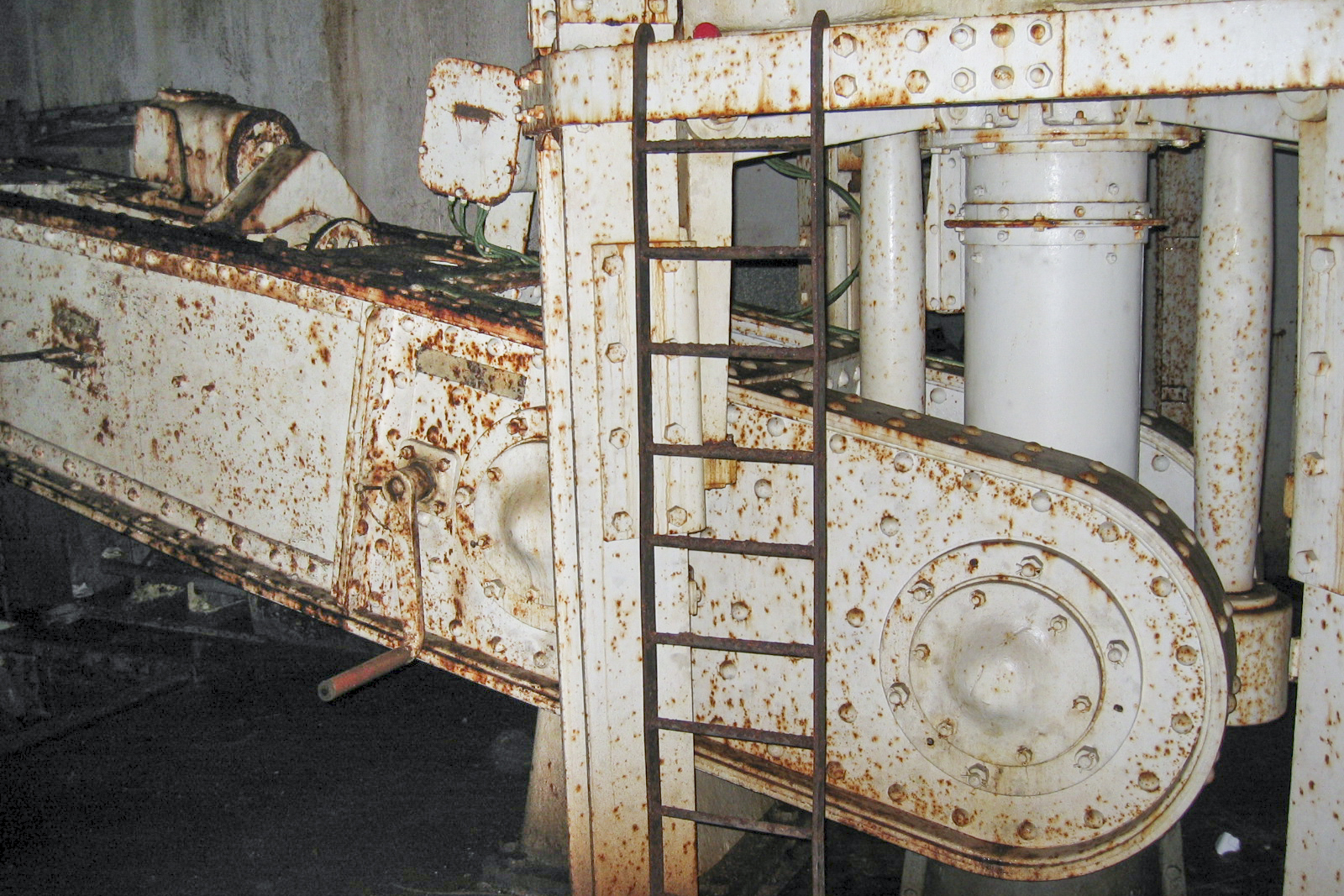 Ligne Maginot - SOETRICH - A11 - (Ouvrage d'artillerie) - Bloc 6
Balancier de la tourelle de 75 mm R32 - Michel Teiten