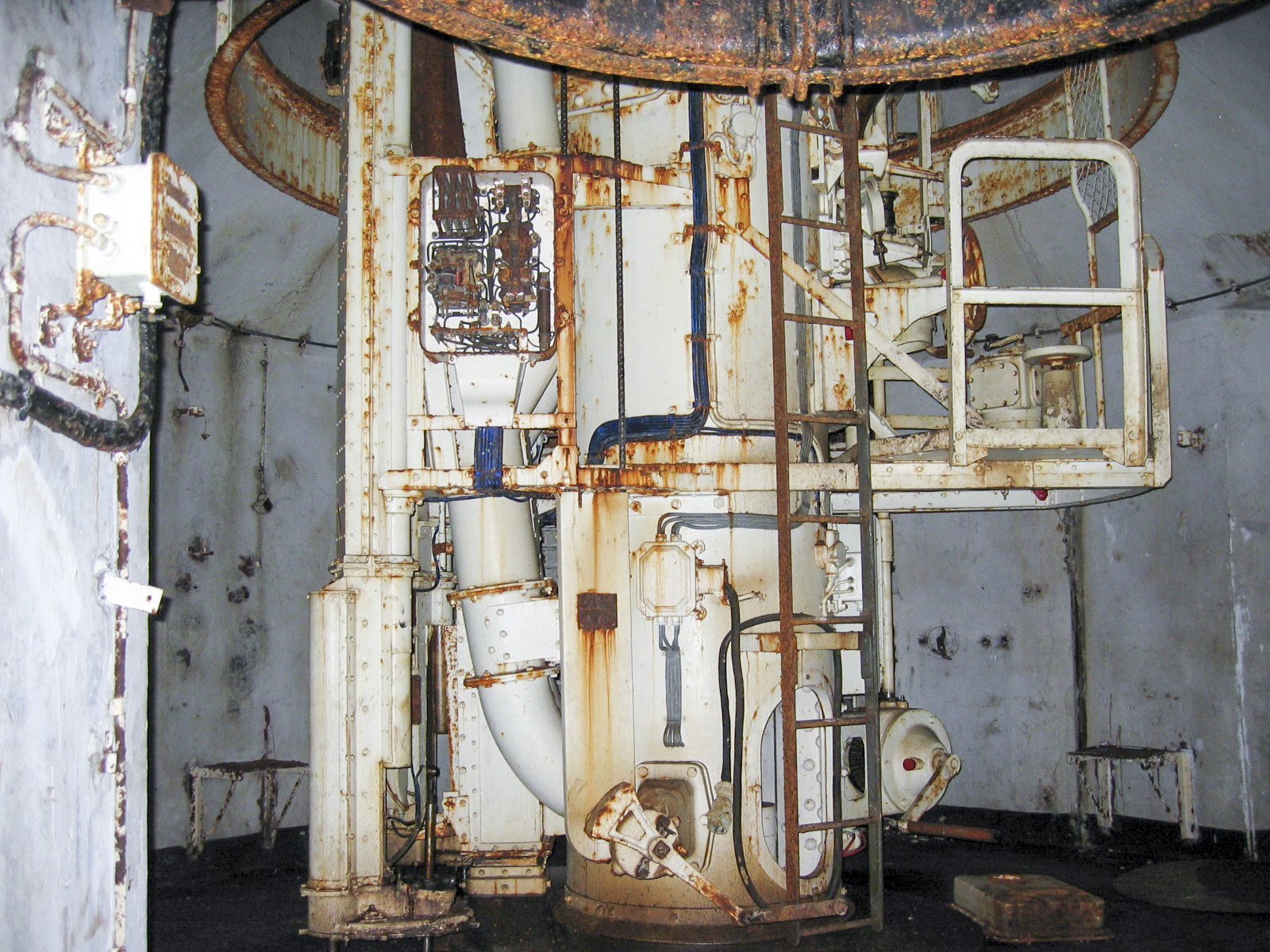 Ligne Maginot - SOETRICH - A11 - (Ouvrage d'artillerie) - Bloc 6
Etage inférieur de la tourelle de 75 32R - Michel Teiten