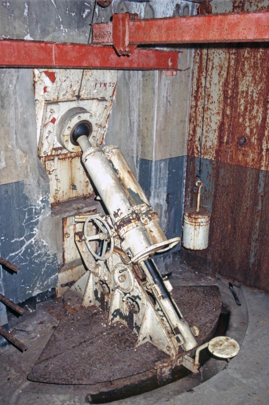 Ligne Maginot - SOETRICH - A11 - (Ouvrage d'artillerie) - Bloc 3
Etage intermédiaire
La chambre de tir des mortiers de 81 mm - MANSUY Michel