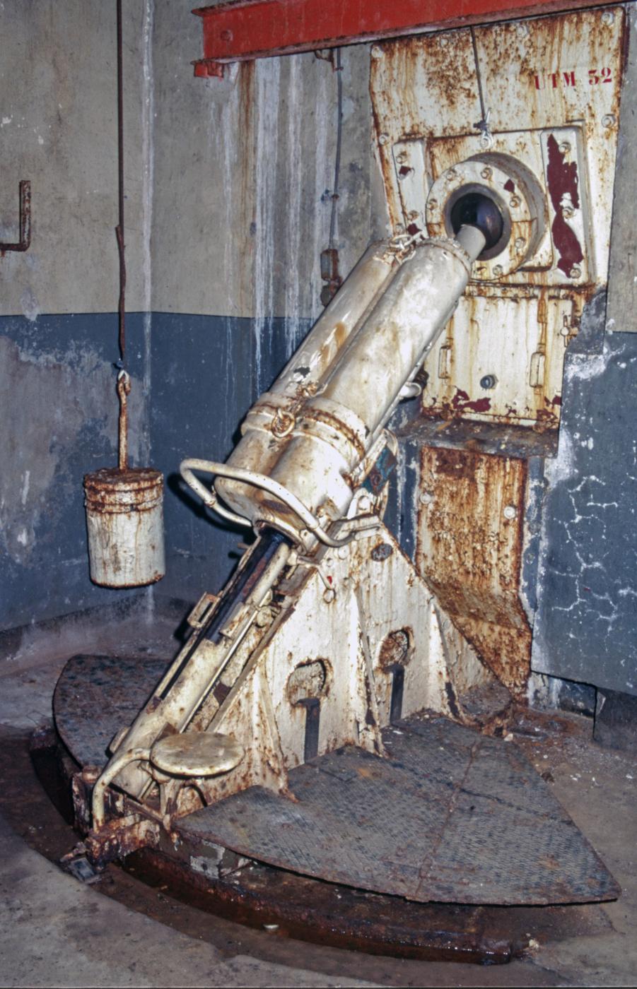 Ligne Maginot - SOETRICH - A11 - (Ouvrage d'artillerie) - Bloc 3
Etage intermédiaire
La chambre de tir des mortiers de 81 mm - MANSUY Michel