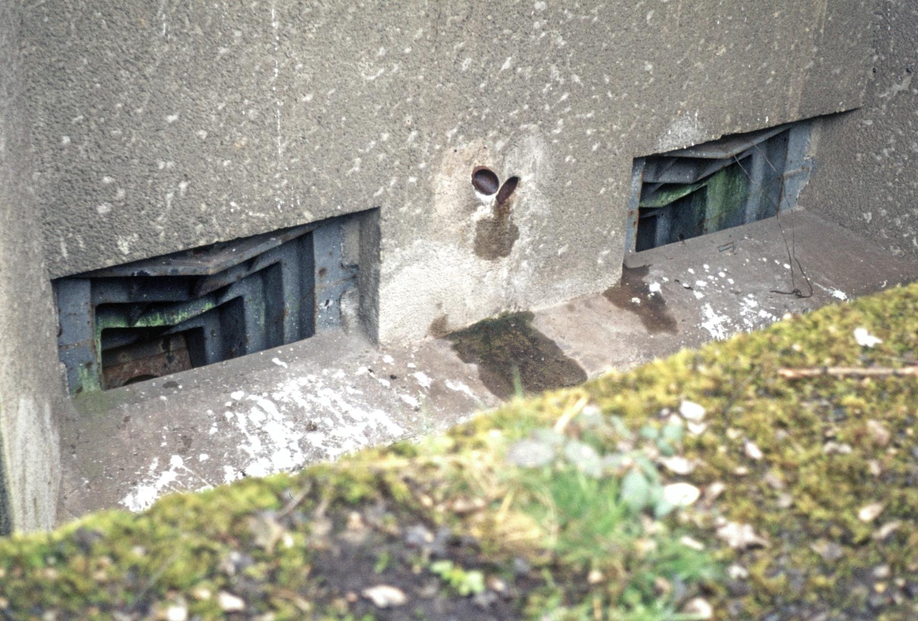Ligne Maginot - SOETRICH - A11 - (Ouvrage d'artillerie) - Bloc 3
Les créneaux des mortiers de 81 - MANSUY Michel
