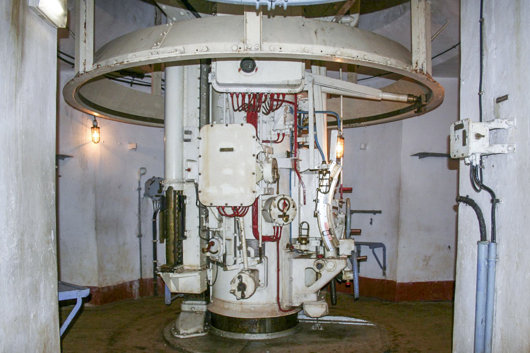 Ligne Maginot - HACKENBERG - A19 - (Ouvrage d'artillerie) - Bloc 9
Etage intermédiaire de la tourelle de 135 - Michel Teiten