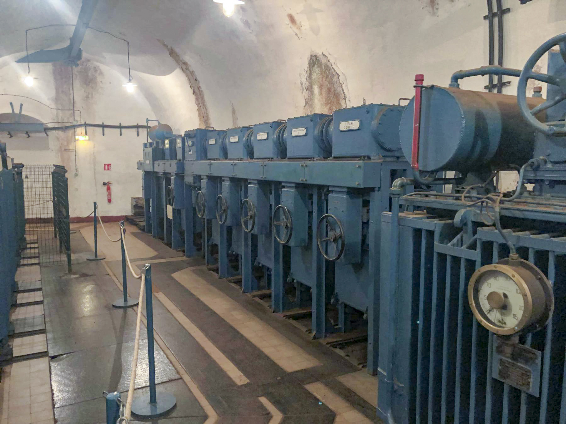 Ligne Maginot - HACKENBERG - A19 - (Ouvrage d'artillerie) - Poste de transformation
Les cellules moyenne tension, arrivées et départs vers les transformateurs et l'ouvrage du Coucou - Pascal Lambert