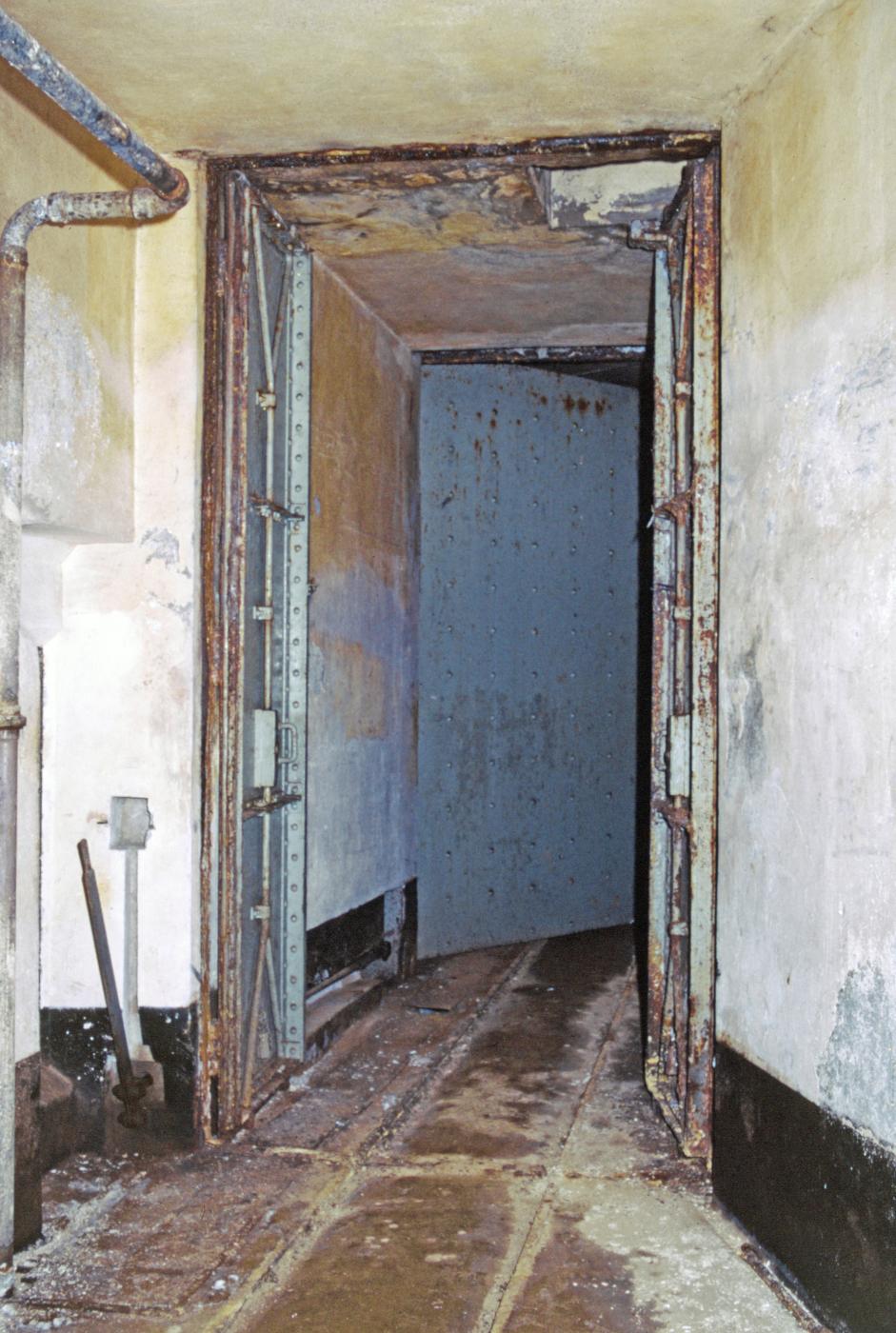 Ligne Maginot - SOETRICH - A11 - (Ouvrage d'artillerie) - La porte pare-souffle vu depuis l'avant de l'ouvrage. - MANSUY Michel