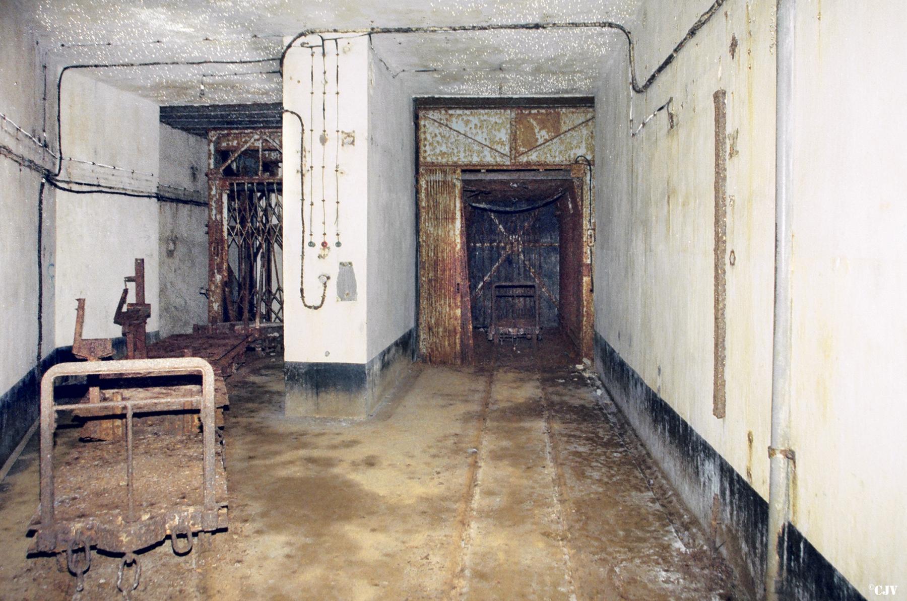 Ligne Maginot - SOETRICH - A11 - (Ouvrage d'artillerie) - Entrée munitions
Le monte charges - Lia VERMEULEN