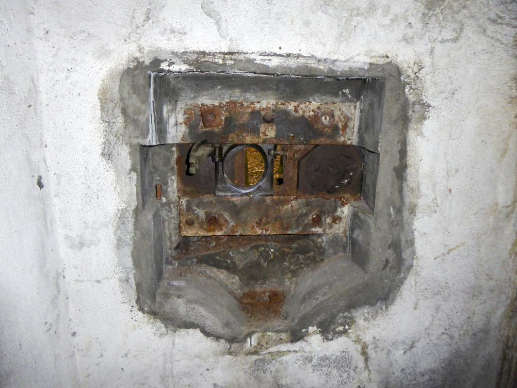 Ligne Maginot - MONT DES WELCHES - X25 - (Abri) - Créneau pour FM 24/29