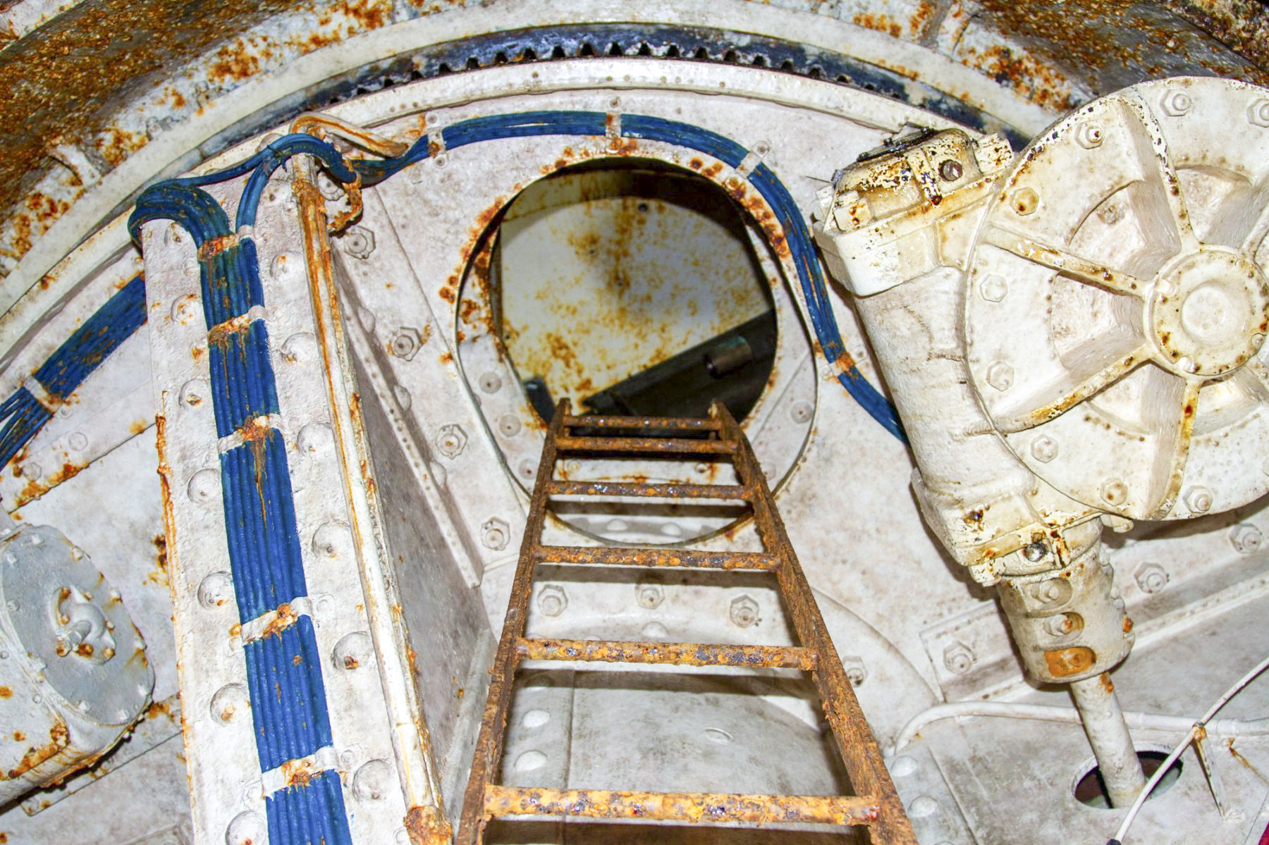 Ligne Maginot - SCHOENENBOURG - (Ouvrage d'artillerie) - Bloc 4
Accès la chambre de tir - Michel Teiten