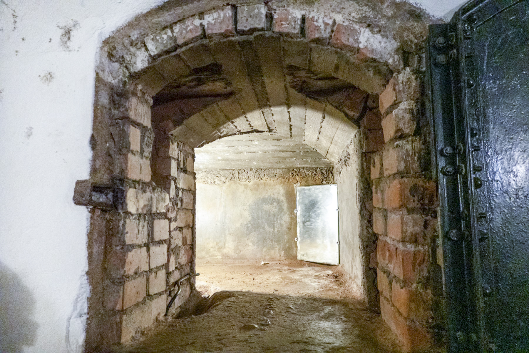 Ligne Maginot - SCHOENENBOURG - (Ouvrage d'artillerie) - Dispositif de destruction dans la galerie principale
Vue du fourneau de mine - Michel Teiten