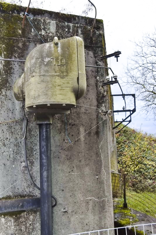 Ligne Maginot - SENTZICH - A16 - (Ouvrage d'infanterie) - Casemate sud
Projecteur et antenne TSF