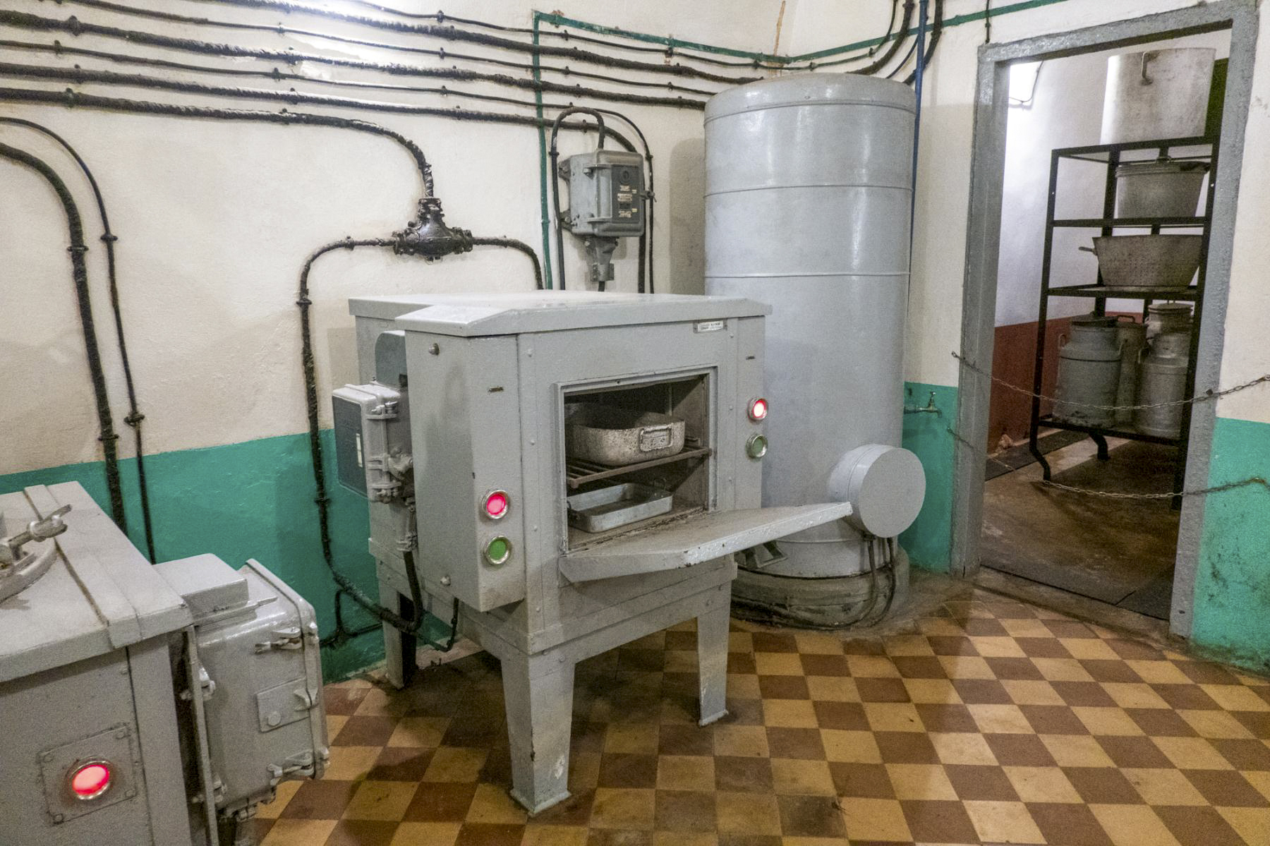 Ligne Maginot - SCHOENENBOURG - (Ouvrage d'artillerie) - Cuisine
Four - Michel Teiten