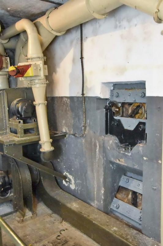 Ligne Maginot - SENTZICH - A16 - (Ouvrage d'infanterie) - Casemate sud
Ventilation et créneaux de défense du fossé