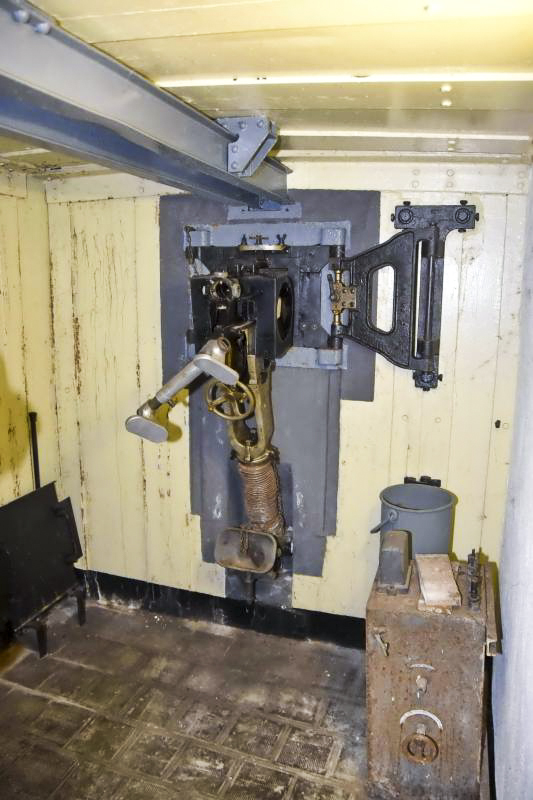 Ligne Maginot - SENTZICH - A16 - (Ouvrage d'infanterie) - Casemate Nord 
Chambre de tir, créneau pour mitrailleuse Reibel