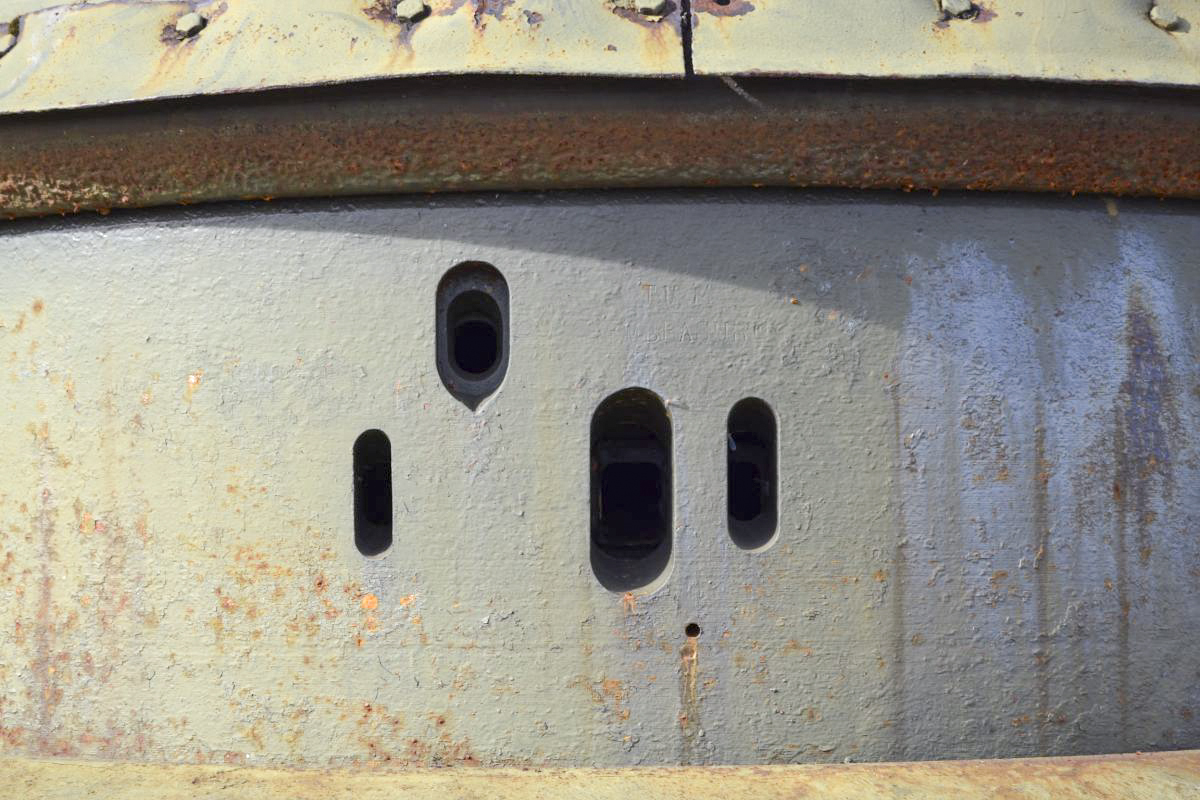 Ligne Maginot - SENTZICH - A16 - (Ouvrage d'infanterie) - Les embrasures de la tourelle de mitrailleuses.