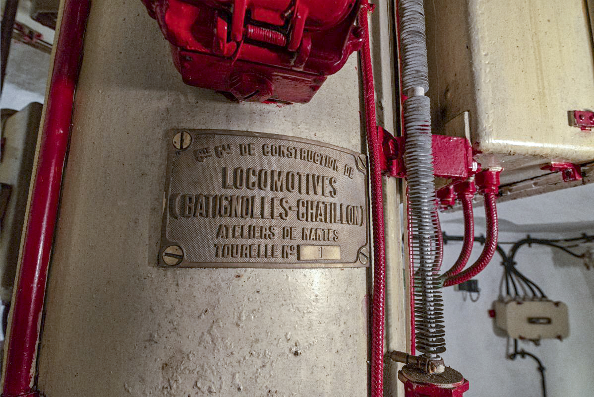 Ligne Maginot - SENTZICH - A16 - (Ouvrage d'infanterie) - La tourelle à sa plaque signalétique portant le numéro 1