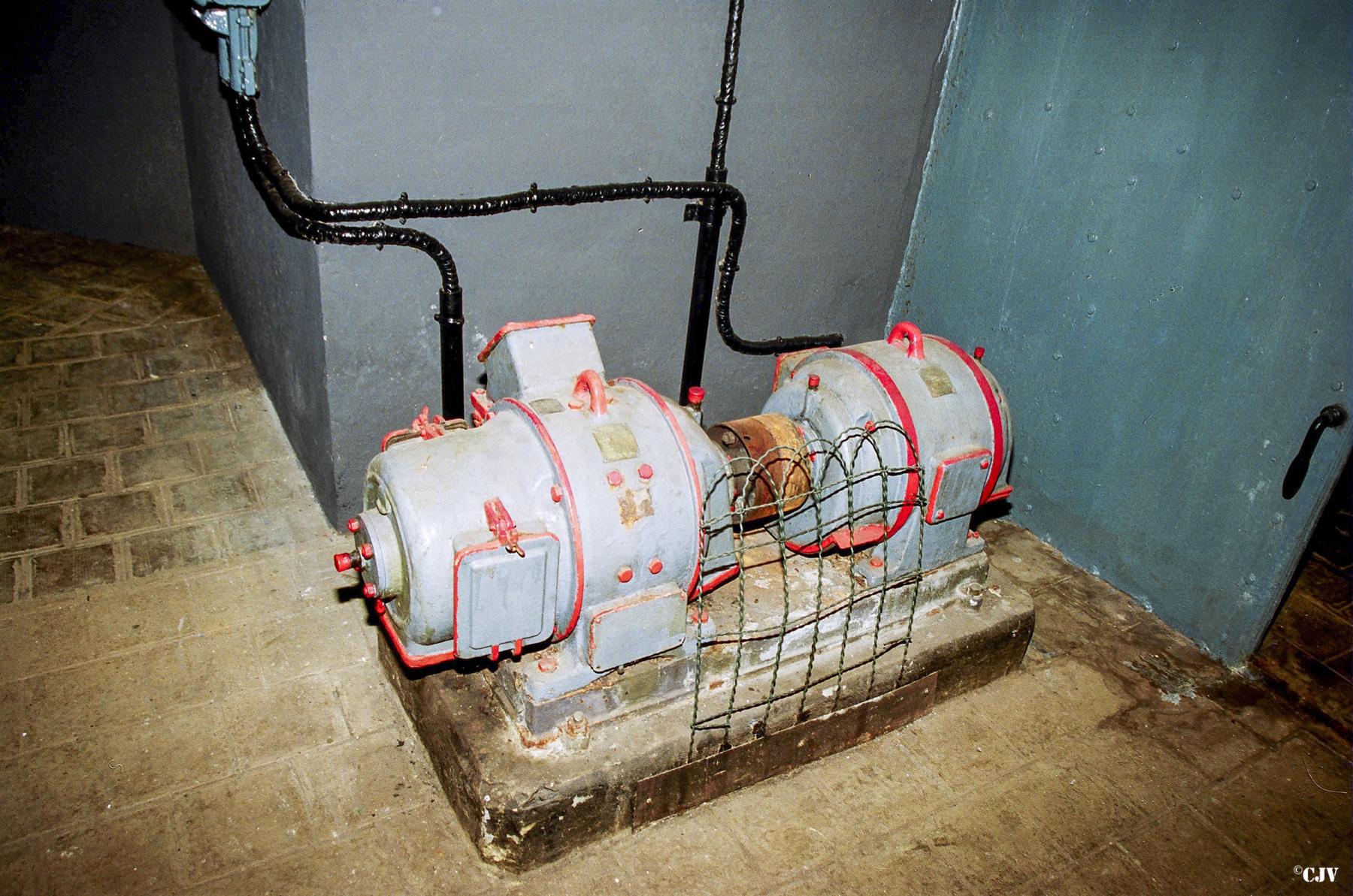 Ligne Maginot - SENTZICH - A16 - (Ouvrage d'infanterie) - Convertisseur 220V triphasé produisant le 110V continu nécessaire au fonctionnement de la tourelle 